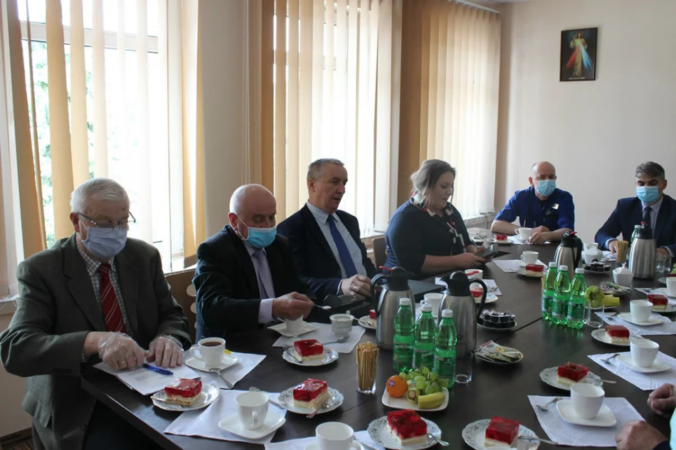 Karetka za 330 tys. zł przekazana. Posiedzenie Rady Społecznej Szpitala - zdjęcie 11