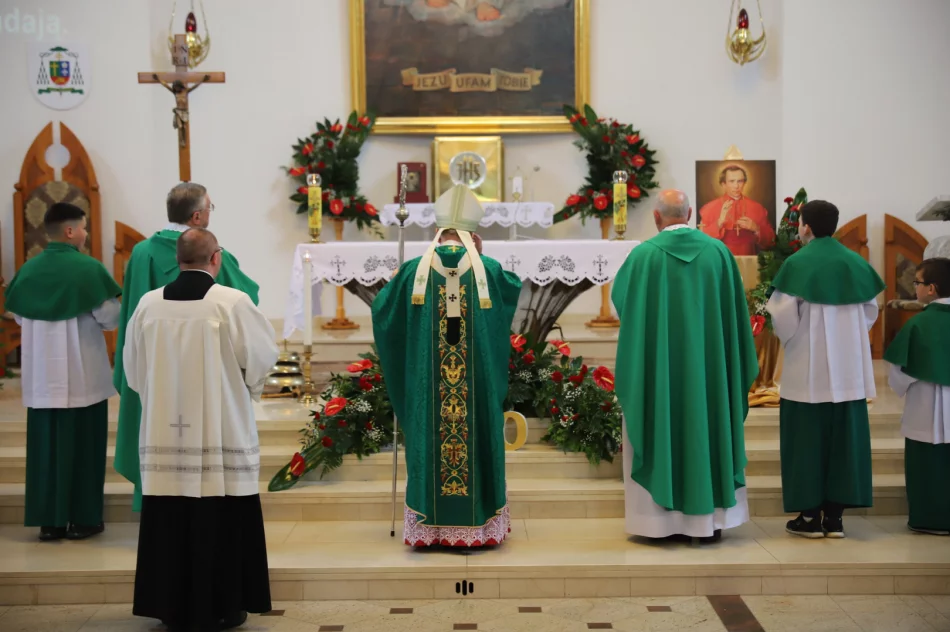 Abp Marek Jędraszewski w Mszanie Dolnej: „Siła polskiego narodu zależy od wychowania” - zdjęcie 13