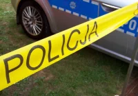 Martwy mężczyzna w garażu. Samochód miał włączony silnik - zdjęcie główne