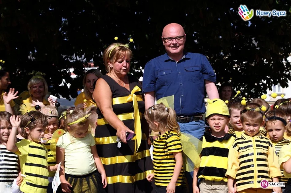 Pszczeli korowód przemaszerował pod sądecki ratusz - zdjęcie 2