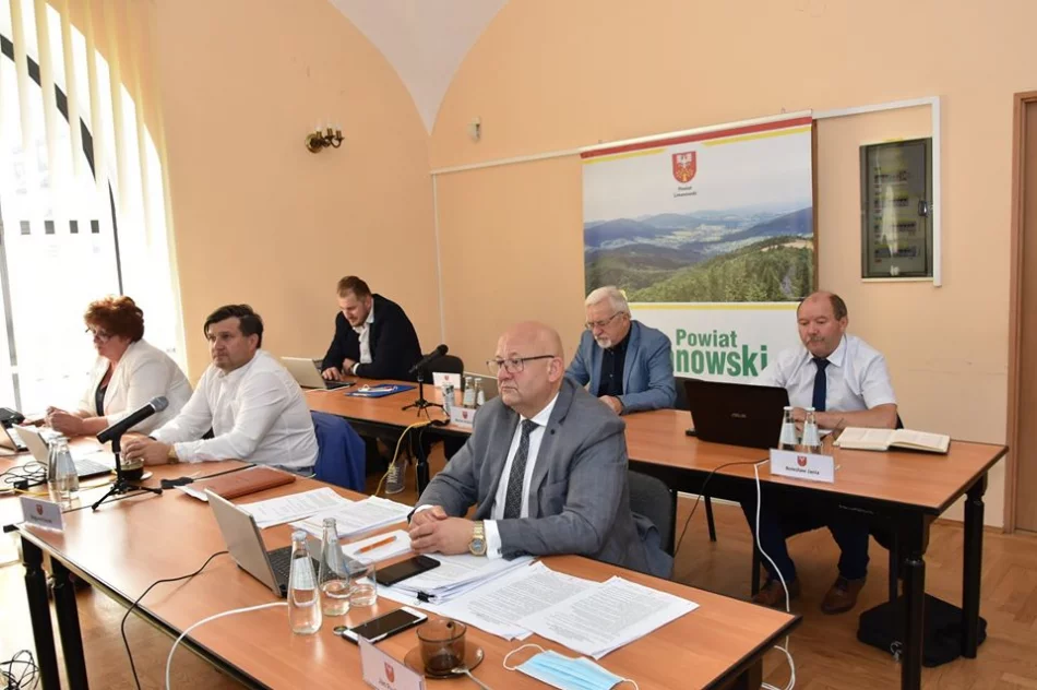 Zarząd z niejednogłośnym absolutorium i wotum zaufania. Starosta o sukcesach i porażkach minionego roku - zdjęcie 9