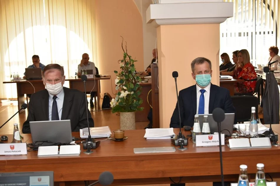Zarząd z niejednogłośnym absolutorium i wotum zaufania. Starosta o sukcesach i porażkach minionego roku - zdjęcie 11