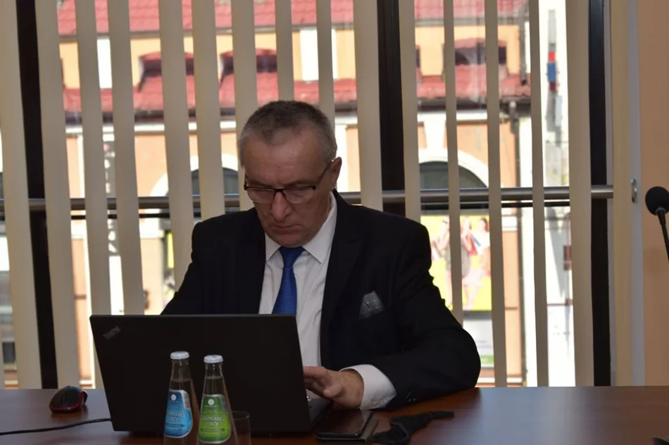 Zarząd z niejednogłośnym absolutorium i wotum zaufania. Starosta o sukcesach i porażkach minionego roku - zdjęcie 12
