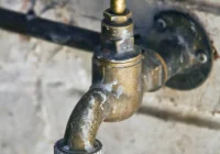 Wywiercili studnie, zamiast czystej wody płynie… solanka - zdjęcie główne