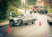 Kolizje na drogach, jedna z karetką - zdjęcie główne