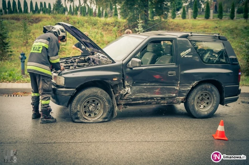 Kolizje na drogach, jedna z karetką - zdjęcie 2