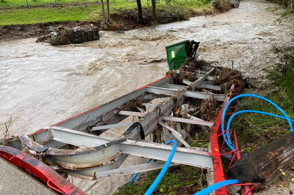Ponad 20 interwencji straży po gwałtownej burzy. Zalane posesje, zatkane przepusty, powalone drzewa - zdjęcie 5