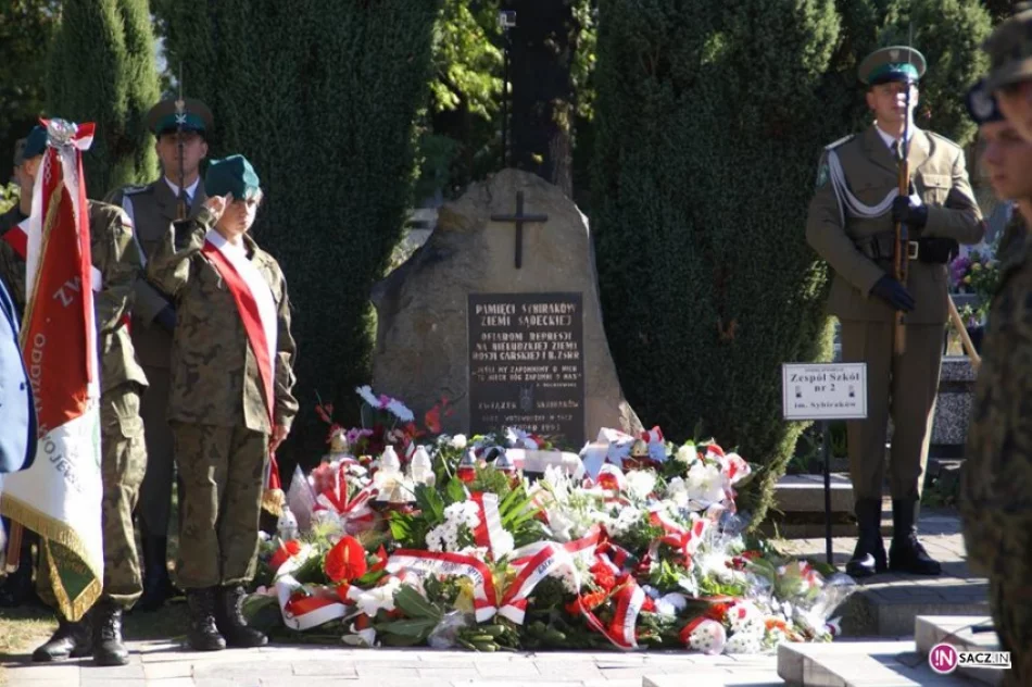 Złożyli hołd ku pamięci Sybiraków - zdjęcie 2