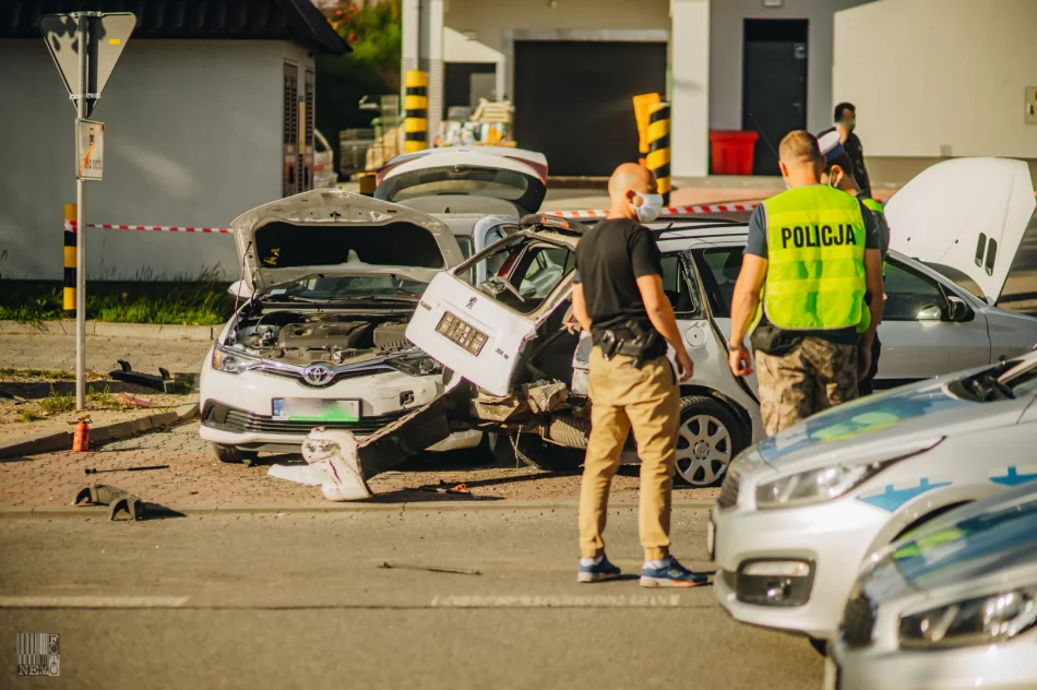 W wypadku zginęła młoda kobieta, kierowca w szpitalu. Droga odblokowana - zdjęcie 7