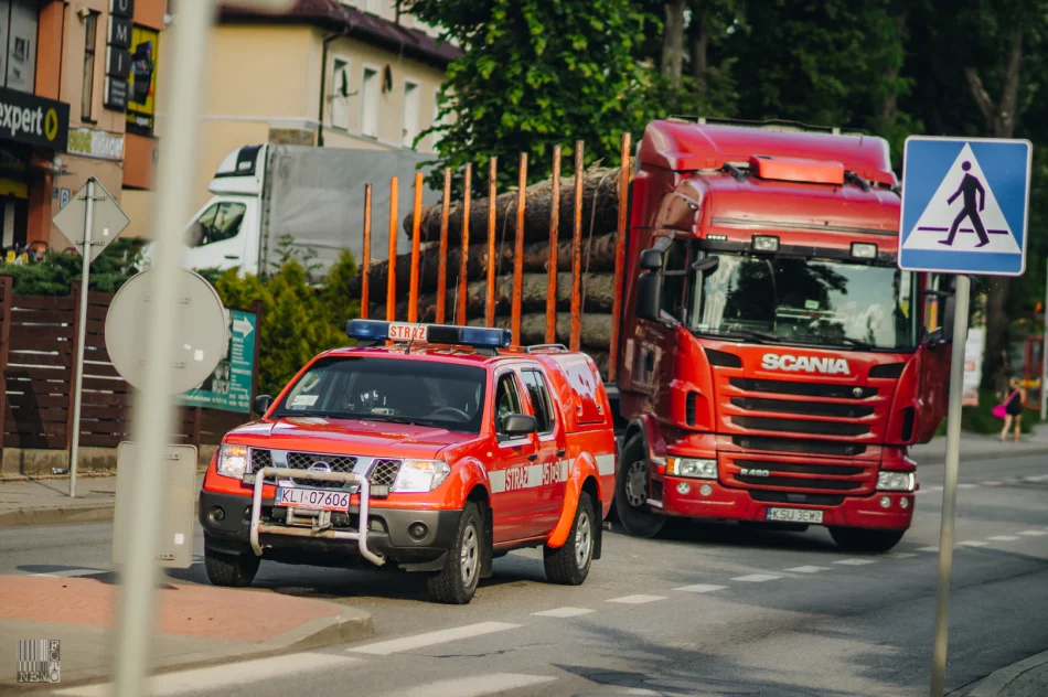 W wypadku zginęła młoda kobieta, kierowca w szpitalu. Droga odblokowana - zdjęcie 9