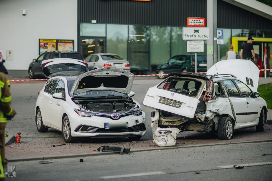 W wypadku zginęła młoda kobieta, kierowca w szpitalu. Droga odblokowana - zdjęcie 19