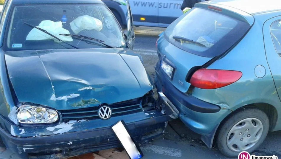 Zderzenie czterech samochodów. Okoliczności wyjaśnia policja - zdjęcie 1