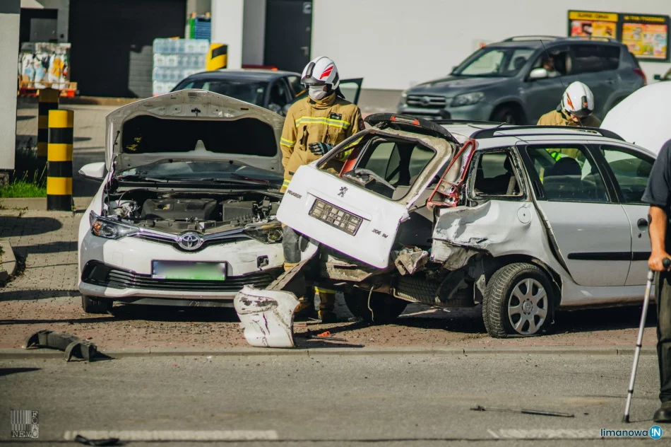 Zginęła 24-latka, 32-latek ranny. Kierowca wymusił pierwszeństwo? - zdjęcie 2