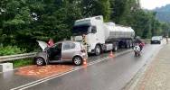 Samochód osobowy zderzył się z ciężarówką - zdjęcie 2