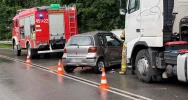 Samochód osobowy zderzył się z ciężarówką - zdjęcie 3