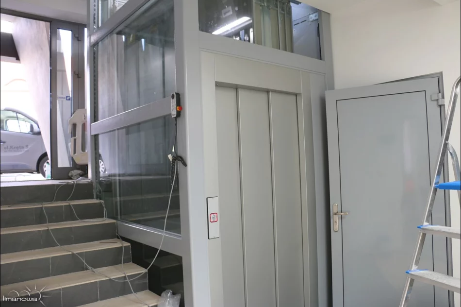 ADAPTACJA BUZODROMU i MONTAŻ WINDY - zdjęcie 2