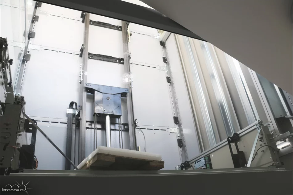 ADAPTACJA BUZODROMU i MONTAŻ WINDY - zdjęcie 6