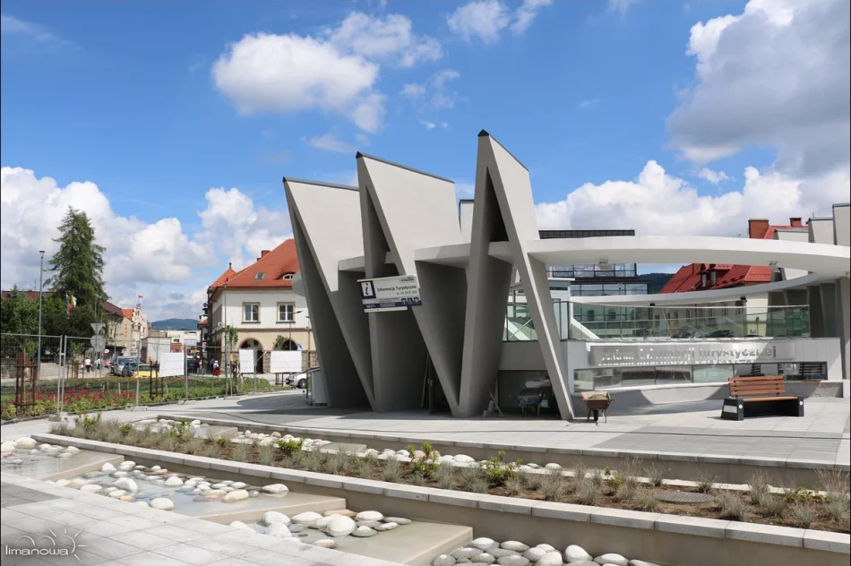 ADAPTACJA BUZODROMU i MONTAŻ WINDY - zdjęcie 17