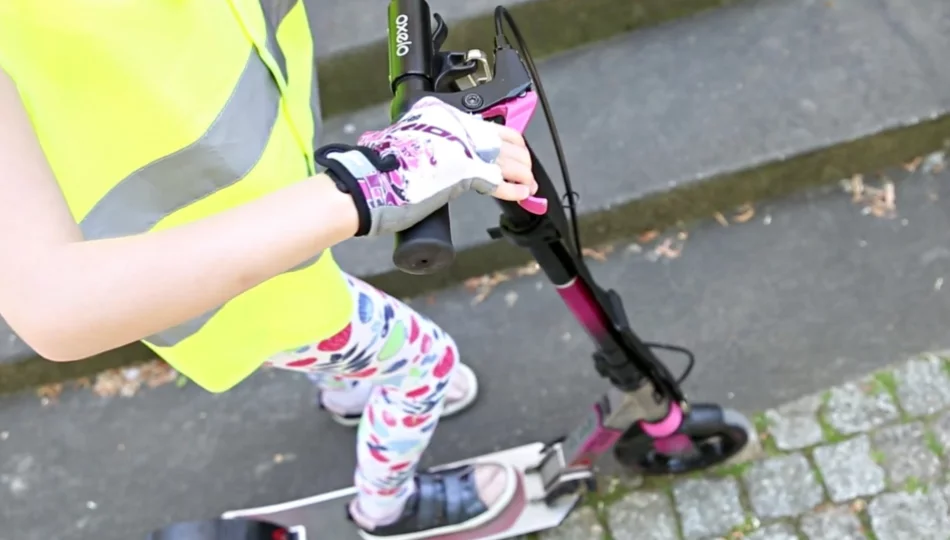Elementarz bezpiecznego poruszania się na rowerze, rolkach i hulajnodze - zdjęcie 1