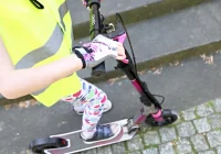 Elementarz bezpiecznego poruszania się na rowerze, rolkach i hulajnodze - zdjęcie główne