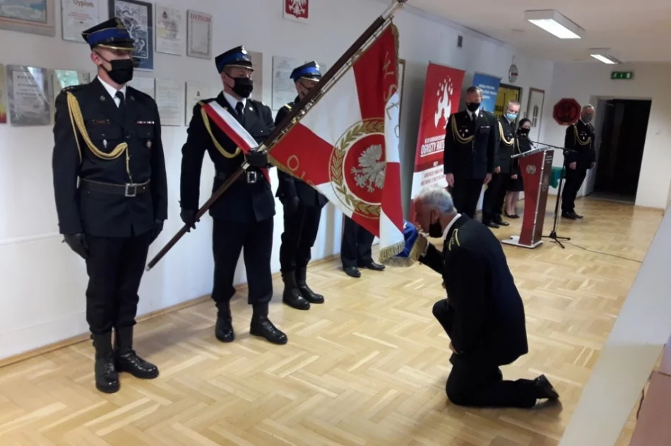 Uroczystym apelem pożegnano strażaka z 25-letnim stażem - zdjęcie 3