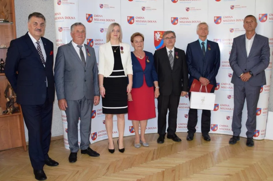 Sesja z jednogłośnym absolutorium i odznaczeniami nadanymi przez prezydenta - zdjęcie 2