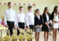 Uczyli się i rozwijali zainteresowania - gmina nagrodziła najzdolniejszych uczniów - zdjęcie główne