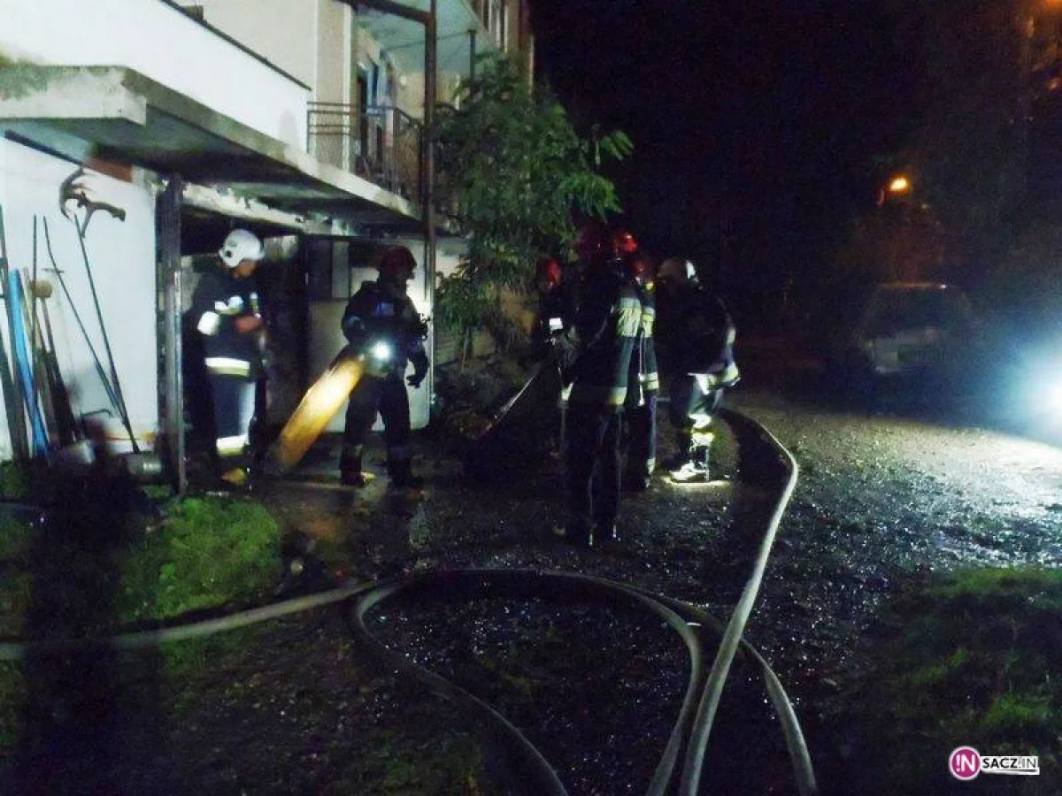 Nowy Sącz, ul. Starodworska – pożar garażu, w którym przechowywano chemikalia i butlę z gazem