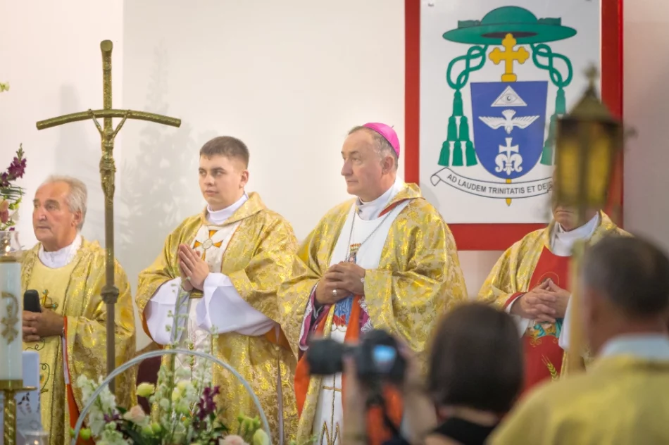 Parafia pożegnała pierwszego proboszcza i budowniczego kościoła - zdjęcie 2