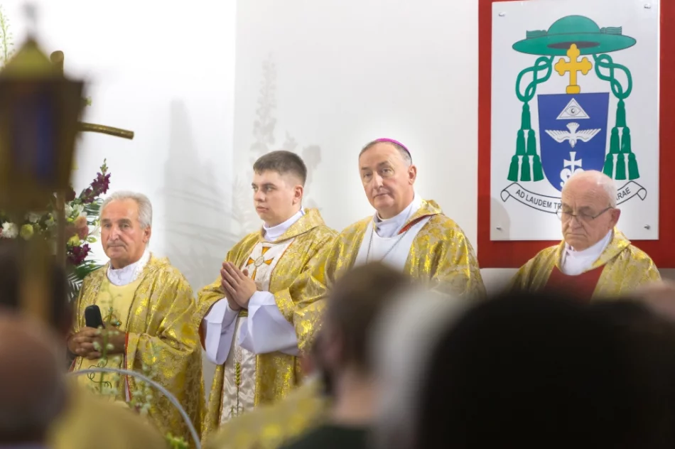 Parafia pożegnała pierwszego proboszcza i budowniczego kościoła - zdjęcie 6