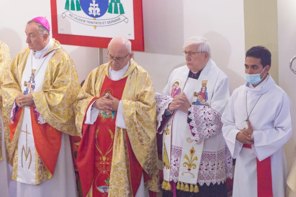 Parafia pożegnała pierwszego proboszcza i budowniczego kościoła - zdjęcie 8