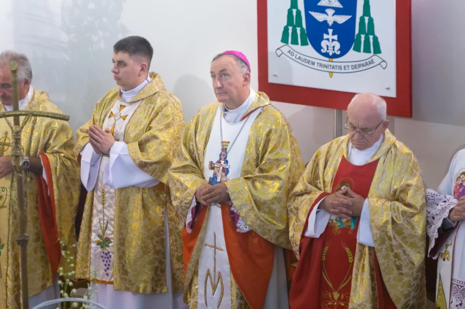 Parafia pożegnała pierwszego proboszcza i budowniczego kościoła - zdjęcie 9