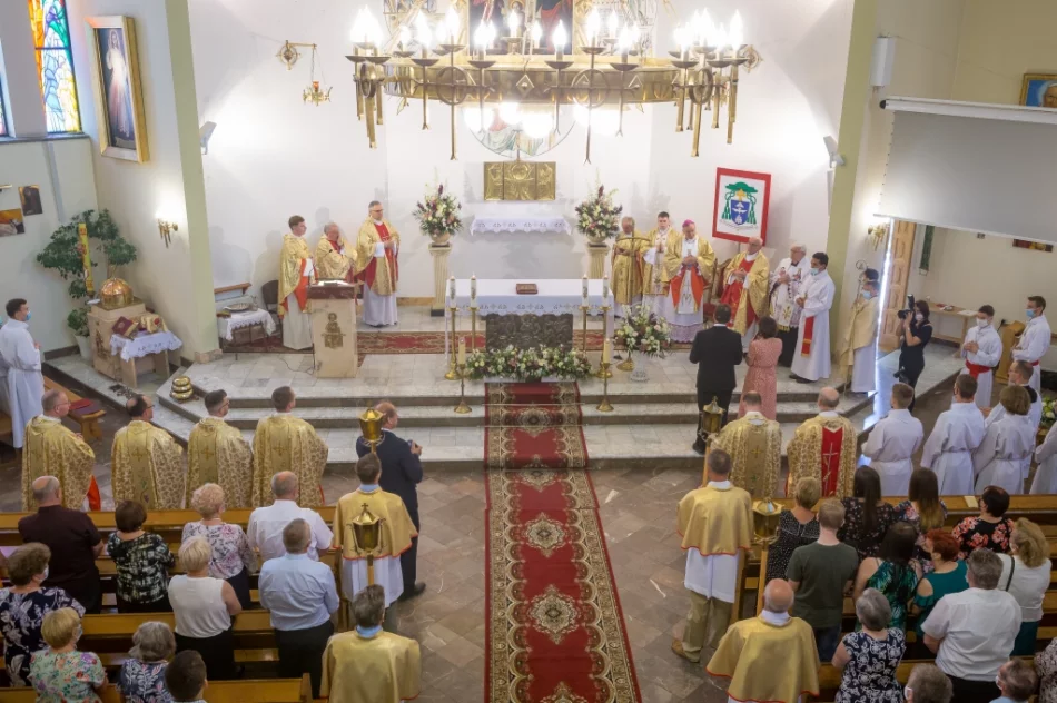 Parafia pożegnała pierwszego proboszcza i budowniczego kościoła - zdjęcie 10