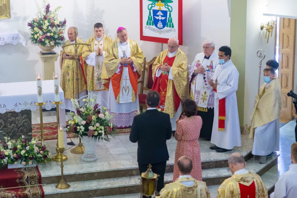 Parafia pożegnała pierwszego proboszcza i budowniczego kościoła - zdjęcie 11