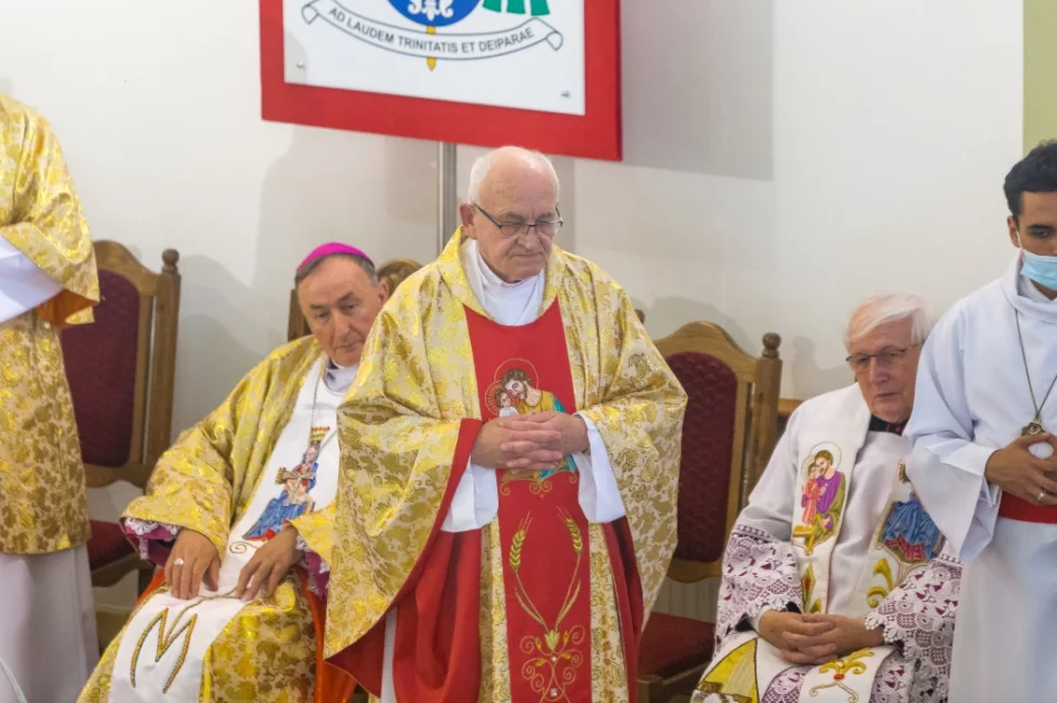 Parafia pożegnała pierwszego proboszcza i budowniczego kościoła - zdjęcie 14