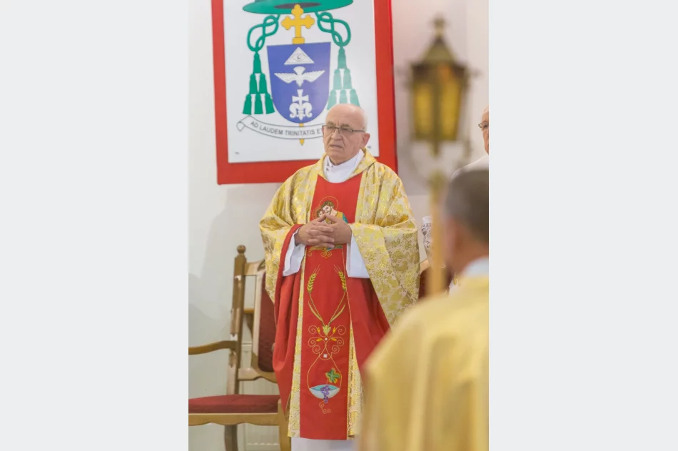 Parafia pożegnała pierwszego proboszcza i budowniczego kościoła - zdjęcie 15