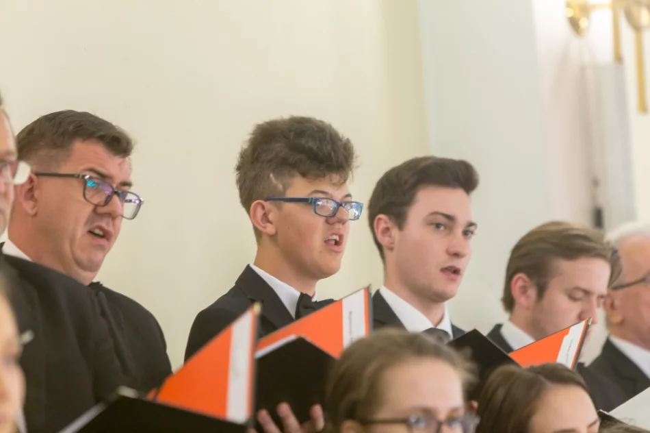 Parafia pożegnała pierwszego proboszcza i budowniczego kościoła - zdjęcie 19