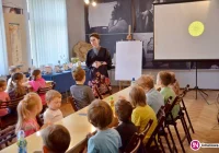 Wakacyjne zajęcia w bibliotece - zdjęcie główne