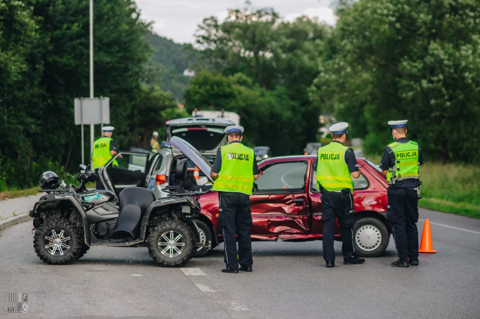 Zderzenie samochodu i quada. 57-latek trafił do szpitala - zdjęcie 2