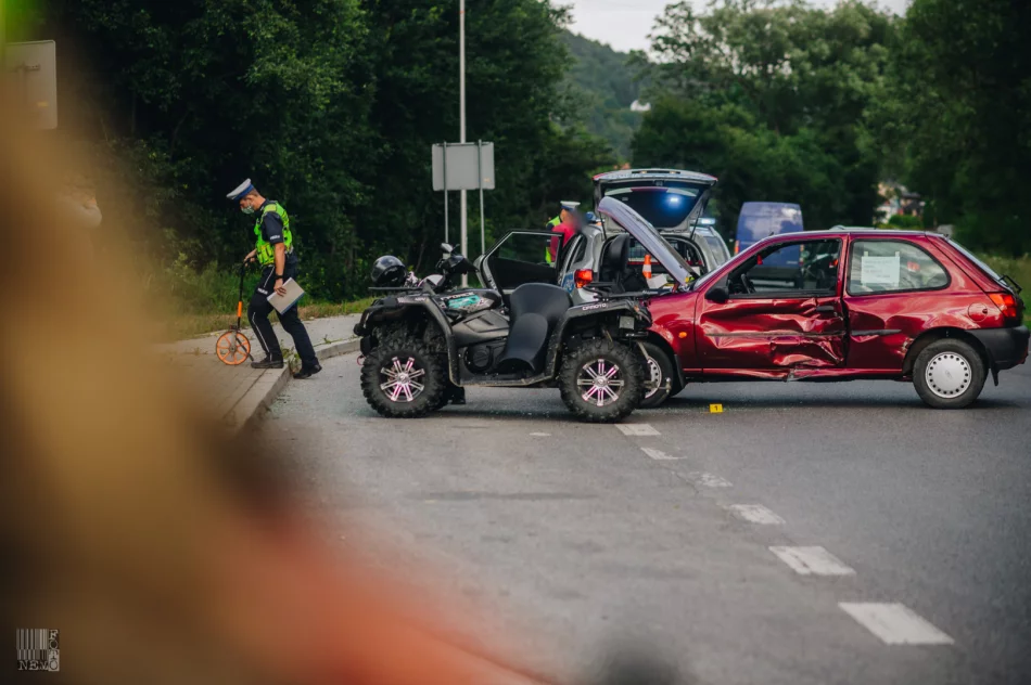 Zderzenie samochodu i quada. 57-latek trafił do szpitala - zdjęcie 3