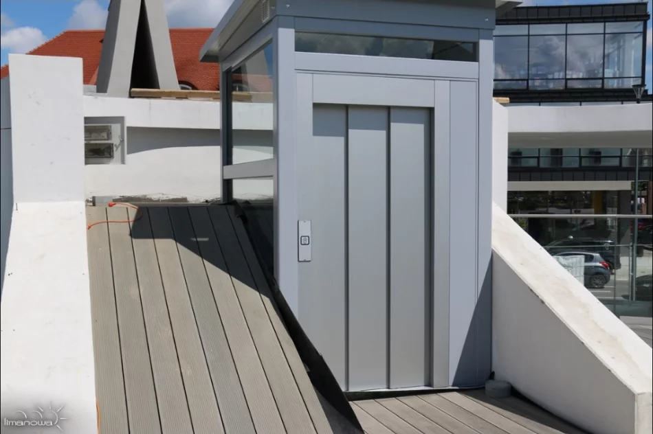 Nowy wygląd buzodromu. Zamontowano windę i udostępniono taras - zdjęcie 9