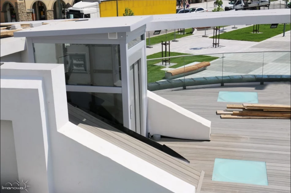 Nowy wygląd buzodromu. Zamontowano windę i udostępniono taras - zdjęcie 13