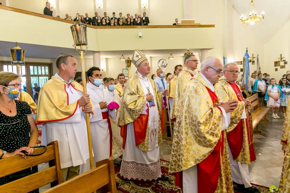 Proboszcz Parafii w Starej Wsi ks. Prałat Marian Tyrka odszedł na zasłużoną emeryturę - zdjęcie 4