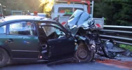 Zdarzenie na zamkniętym odcinku drogi i kolizja busa z osobówką "pod wiaduktem" - zdjęcie 2