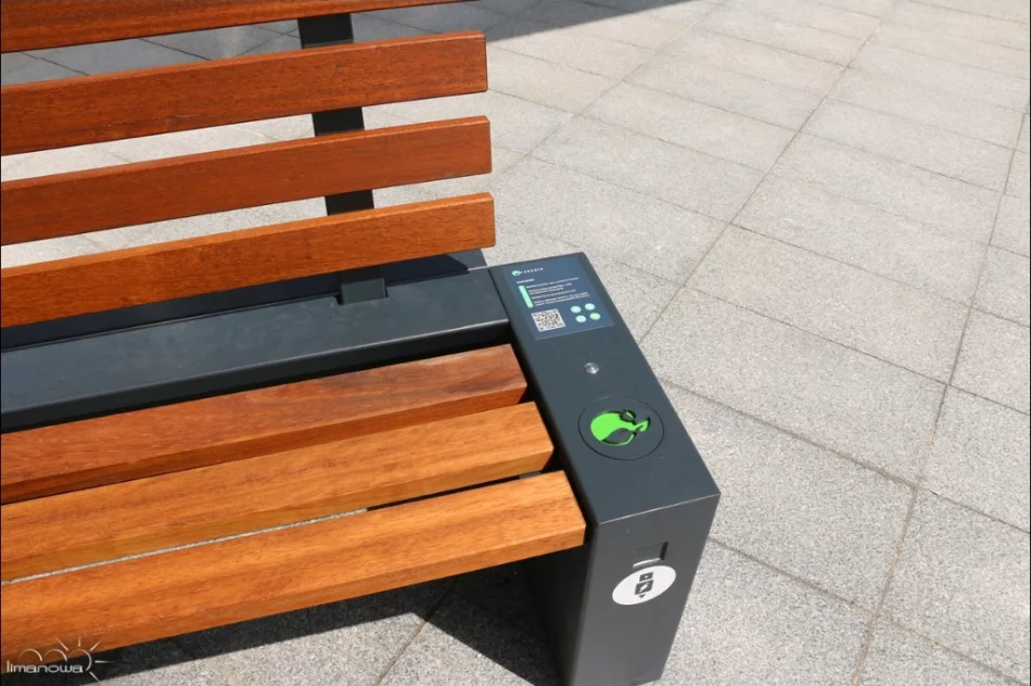 "Inteligentne" ławki na Rynku - zdjęcie 5