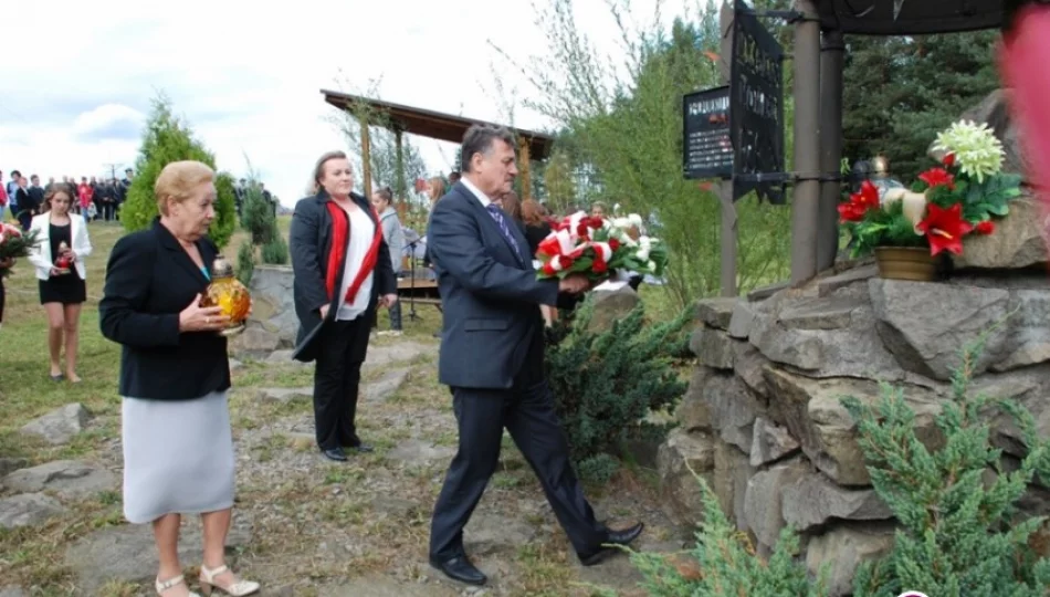 Lekcja historii i patriotyzmu przy pomniku 'na Mogile' - zdjęcie 1