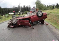 Mochnaczka Wyżna - jedna osoba jest ranna, auto nadaje się do kasacji - zdjęcie główne