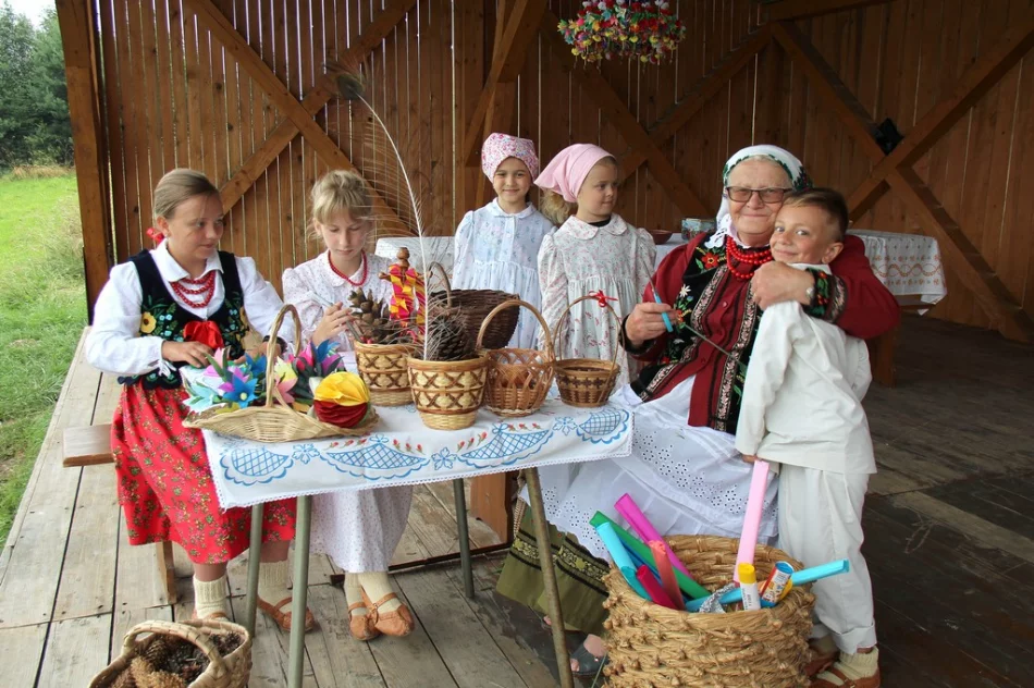 Uczestnicy warsztatów przenieśli się w okolice Bożego Narodzenia i to sto lat wstecz - zdjęcie 2