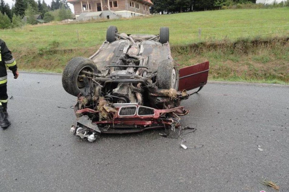 Mochnaczka Wyżna - jedna osoba jest ranna, auto nadaje się do kasacji - zdjęcie 2