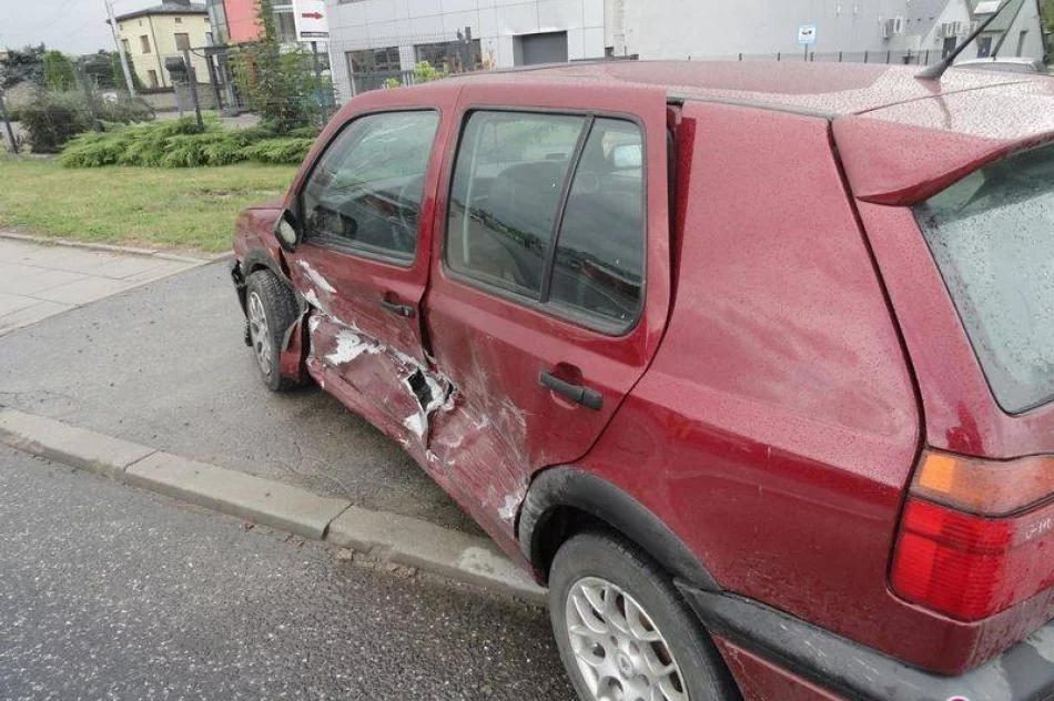 Dąbrowa - zderzyły się trzy auta - zdjęcie 3